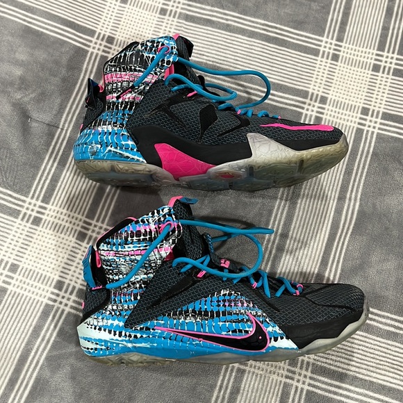 Nike Lebron 12 Chromosomes Basketball Shoes - Picture 2 of 5
